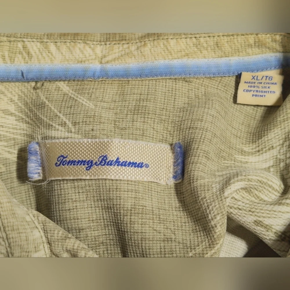 Tommy Bahama casual button